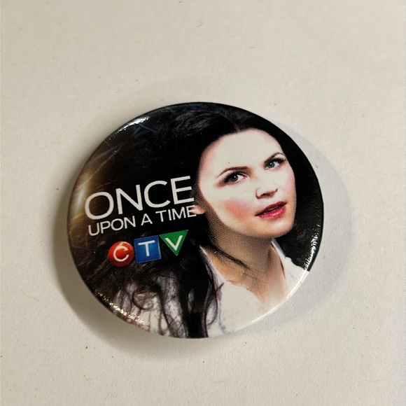 CTV Collector Cards & Buttons From The Series Flashpoint & Once Upon A Time - Picture 7 of 8